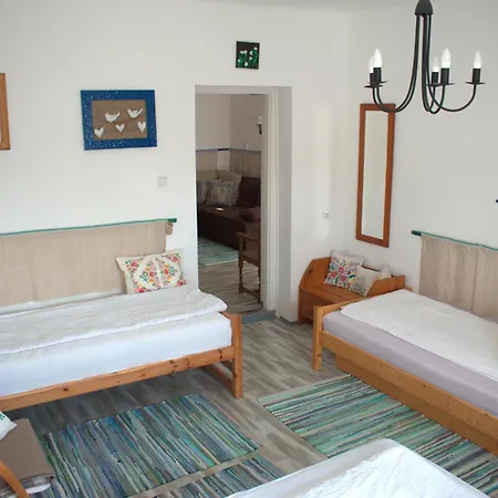 Abranyi Nyirfas Apartment *